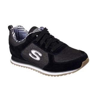 Sketchers sneakers